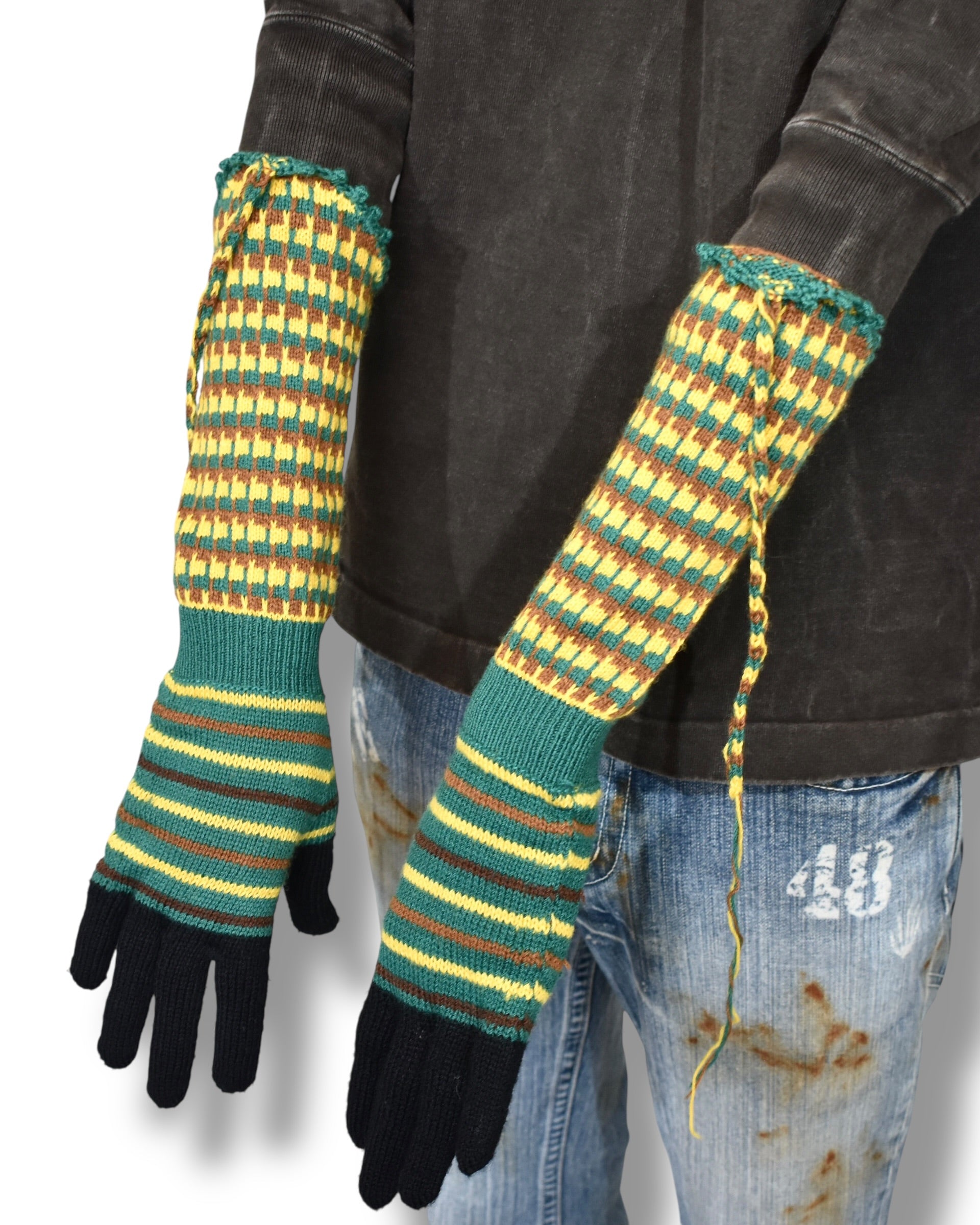 06aw BERNHARD WILLHELM hand knit glove